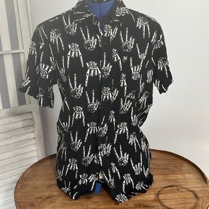 Mens XS Hot Topic short sleeve button down.